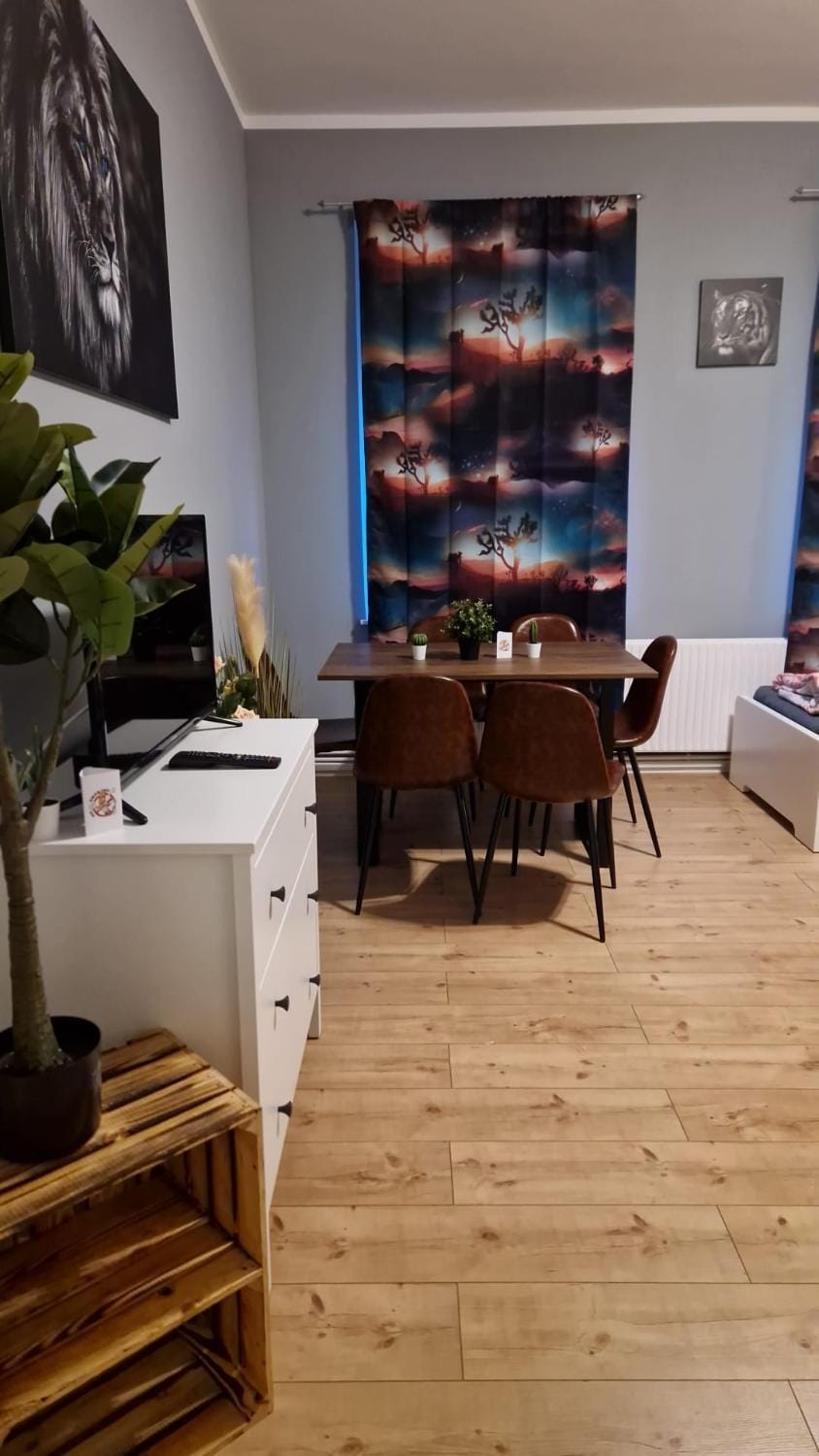 TV and multimedia, Seating area, Dining area, hair dresser