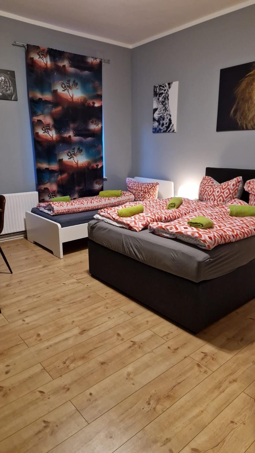 Bed, Photo of the whole room, Bedroom, internet