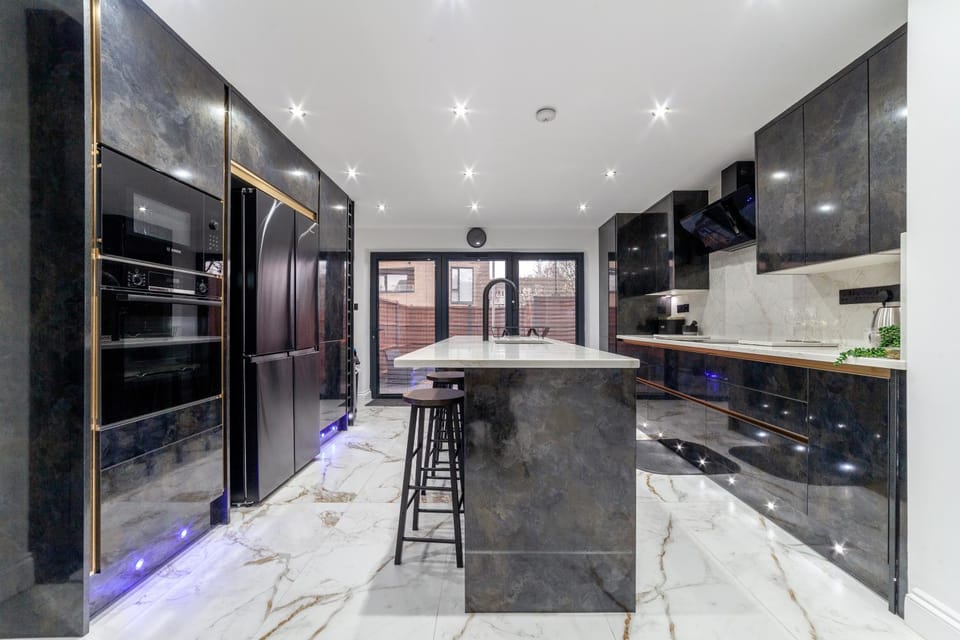 Kitchen or kitchenette, Dining area, dishwasher, minibar, pet friendly, stove