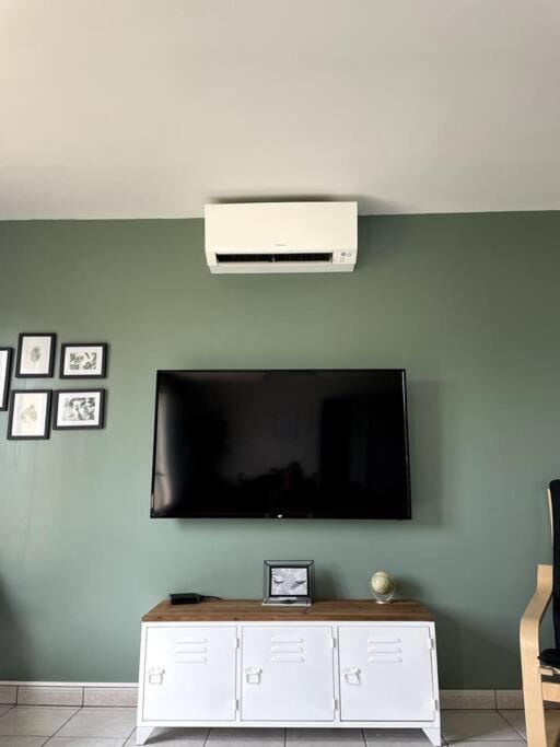 TV and multimedia, air conditioner