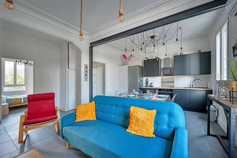 Kitchen or kitchenette, Living room, Seating area, Dining area, pet friendly, stove