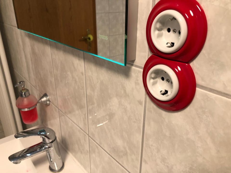 Bathroom, Decorative detail