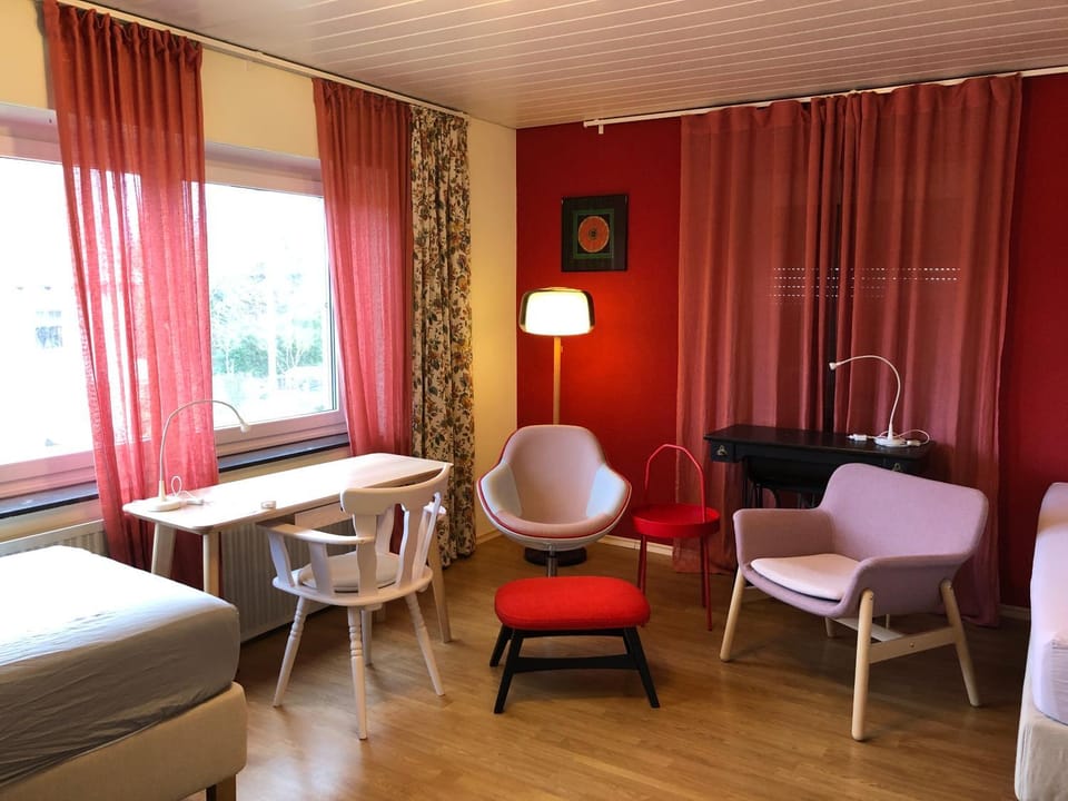 Living room, Photo of the whole room, Seating area, Bedroom