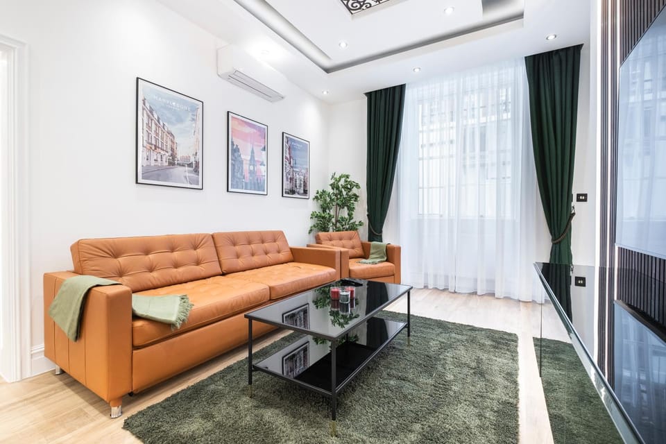 TV and multimedia, Living room, Seating area, air conditioner