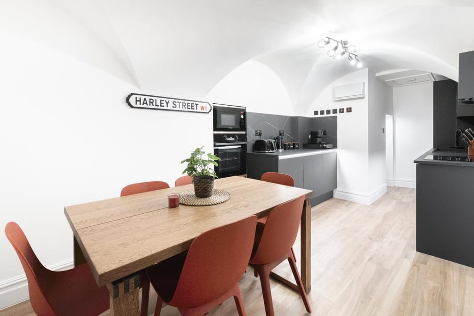 Kitchen or kitchenette, Dining area, oven, stove