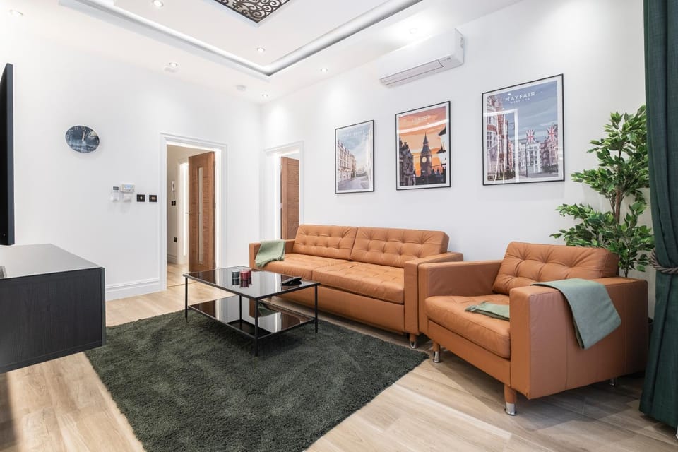 Property building, TV and multimedia, Living room, Seating area, air conditioner