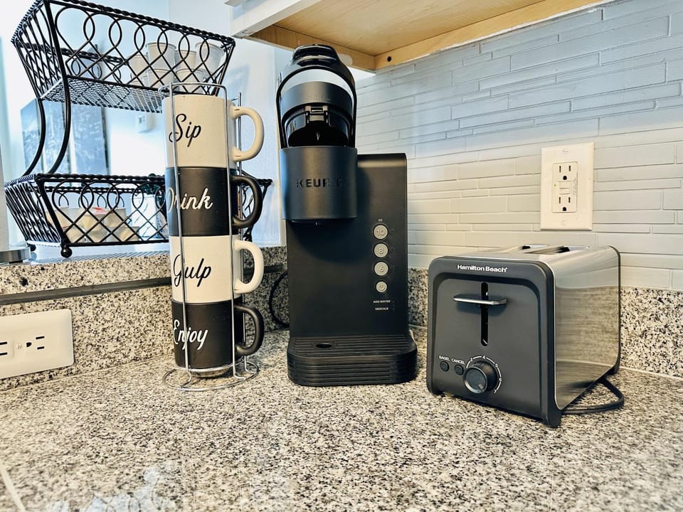 Coffee/tea facilities, toaster