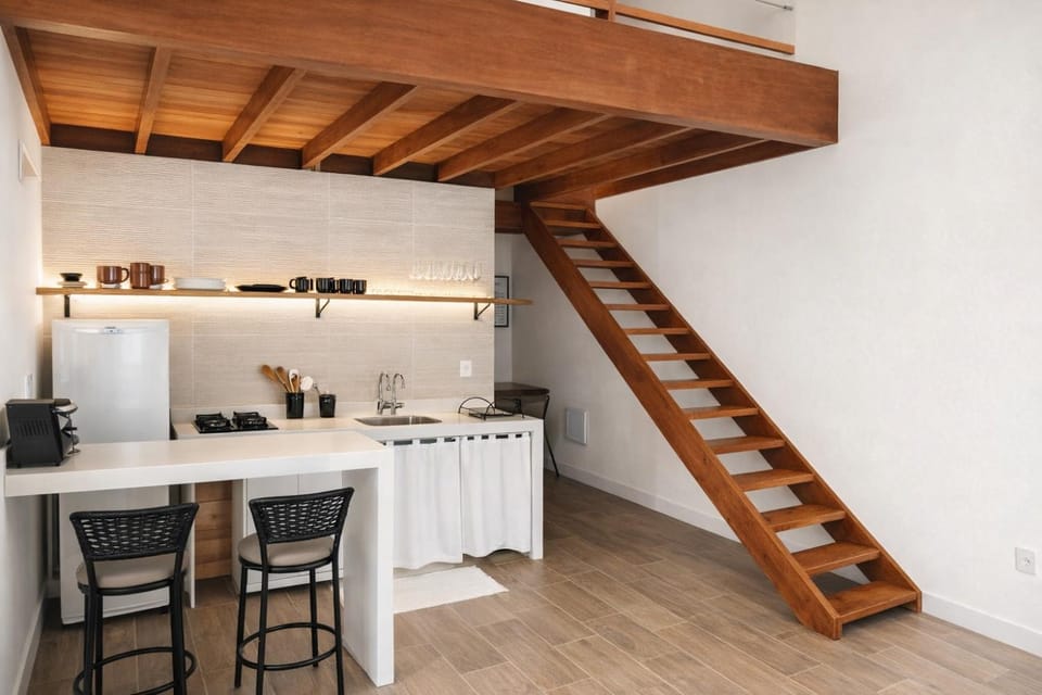 Coffee/tea facilities, Dining area, internet, stove