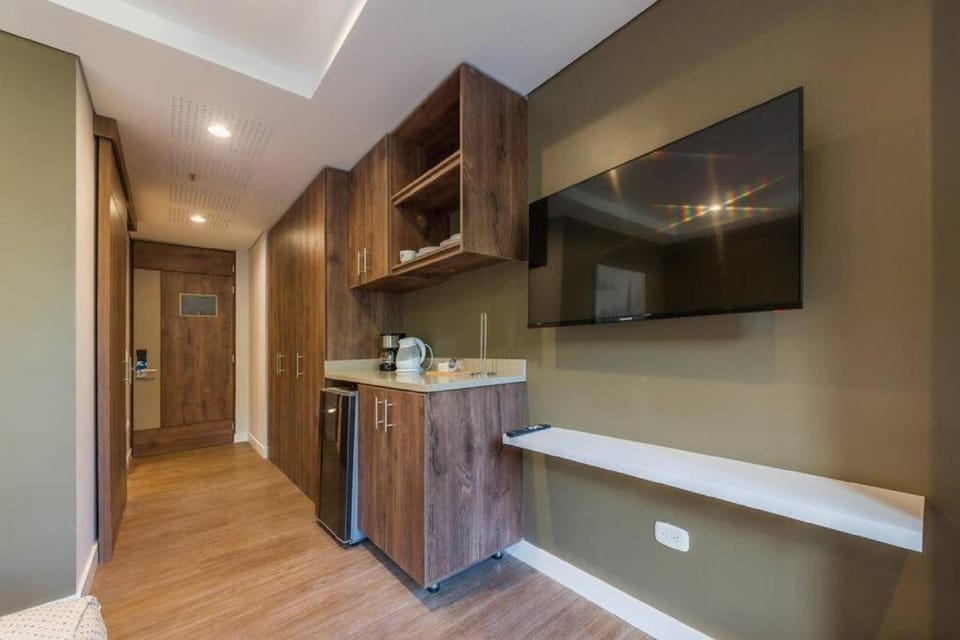 TV and multimedia, Kitchen or kitchenette, wardrobe