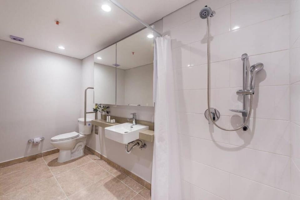 Shower, Toilet, Bathroom, towels