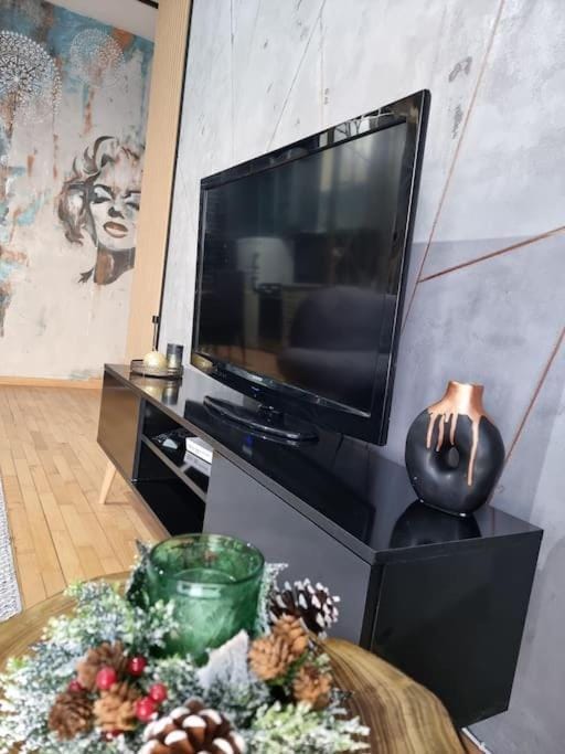 Marilyn Lux - City Center Apartment in Skopje
