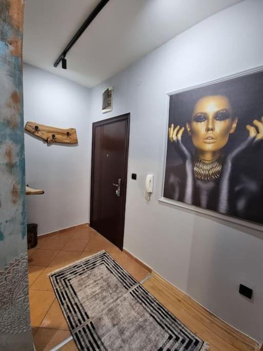 Marilyn Lux - City Center Apartment in Skopje