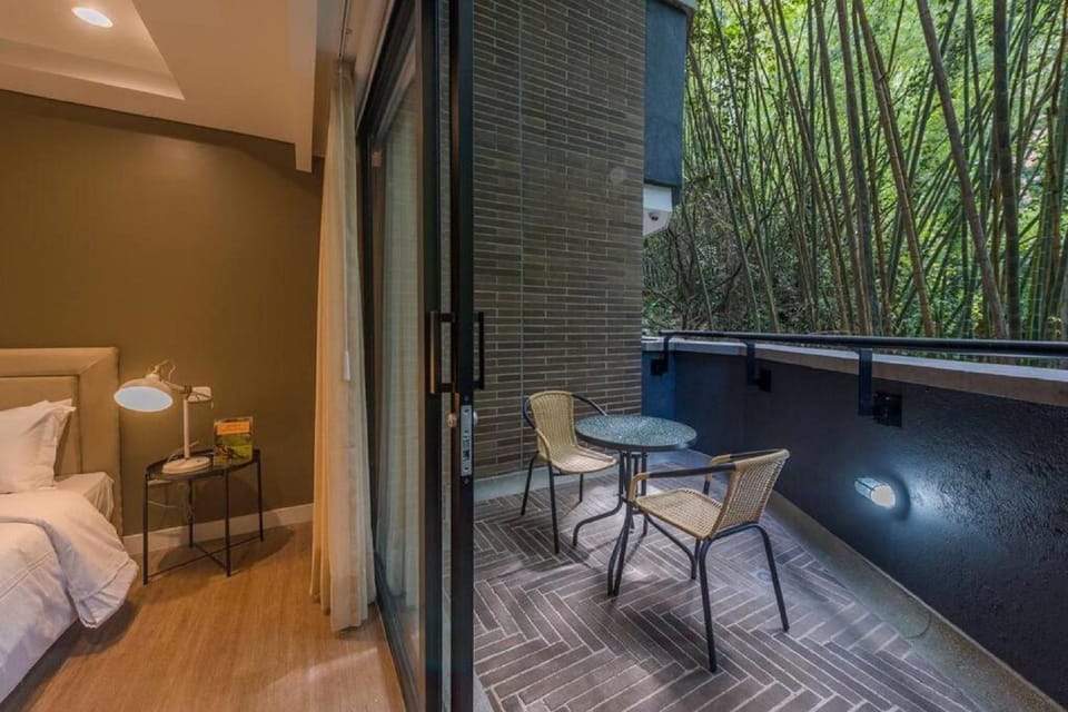 Bed, Natural landscape, View (from property/room), Balcony/Terrace, Living room, Photo of the whole room, Bedroom