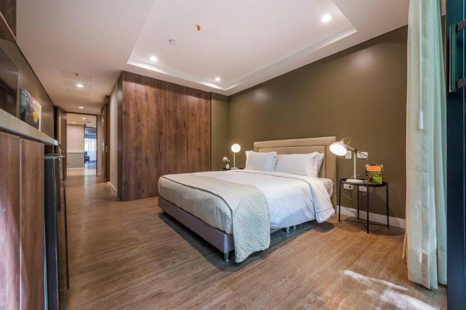Bed, TV and multimedia, Bedroom, kitchen