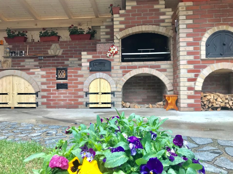 Pensiunea Cretuca Bed and Breakfast in Romania