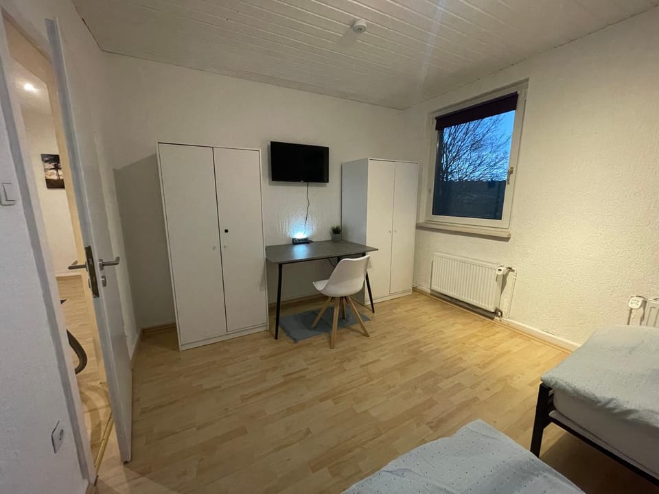 TV and multimedia, Photo of the whole room, Bedroom, wardrobe