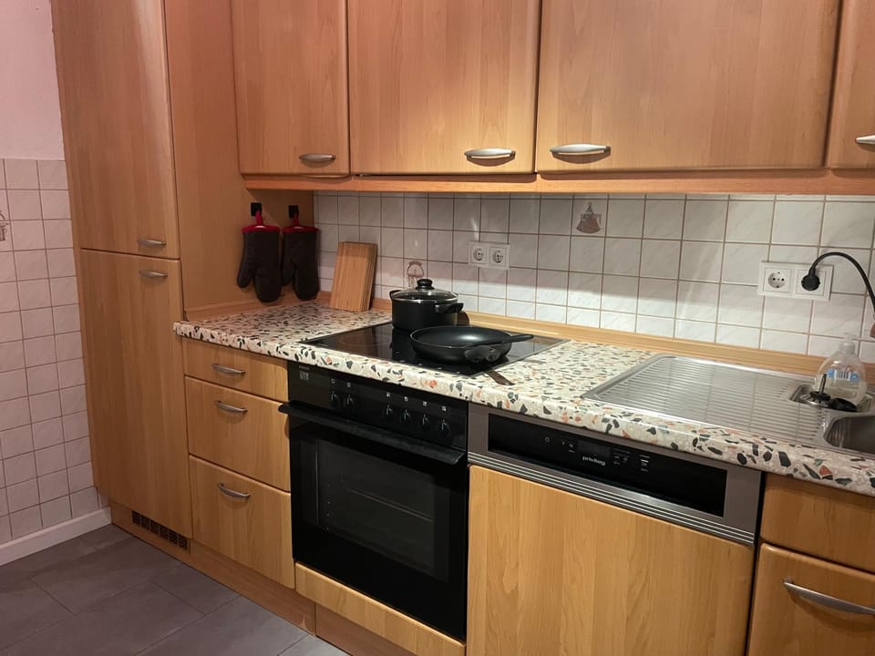 Kitchen or kitchenette, dishwasher, stove, kitchen