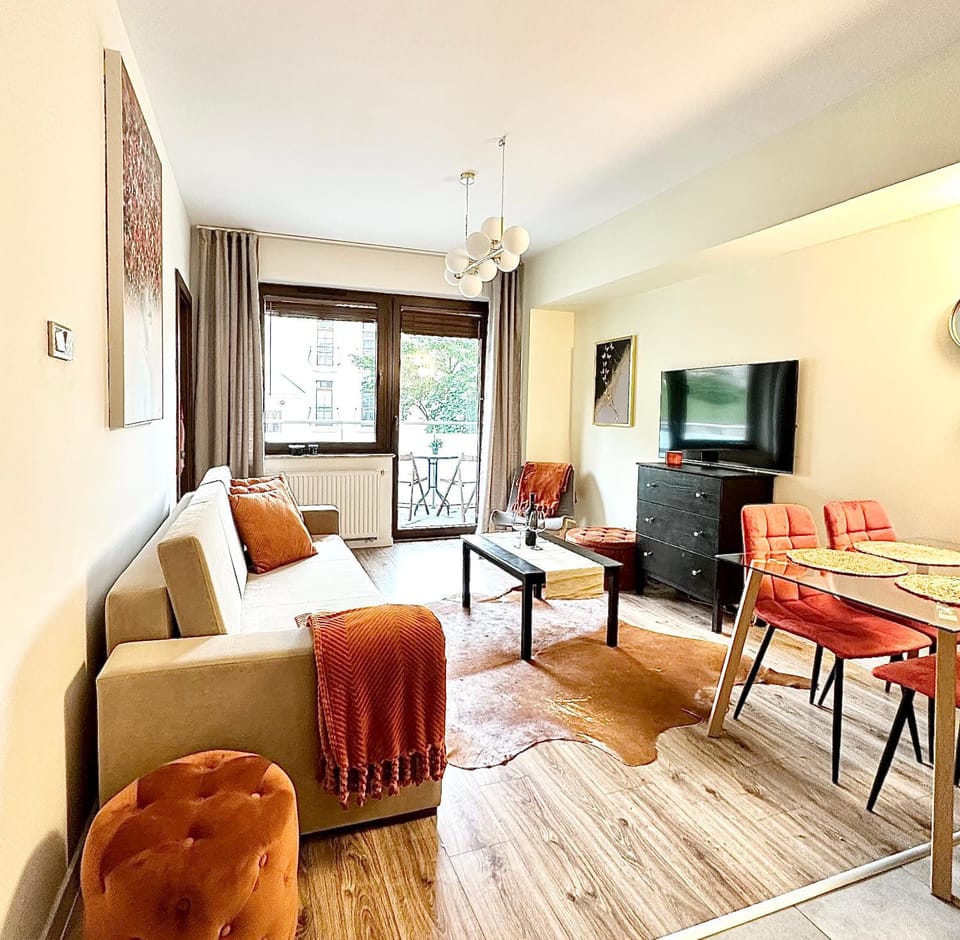Communal lounge/ TV room, TV and multimedia, Living room, Seating area, Dining area