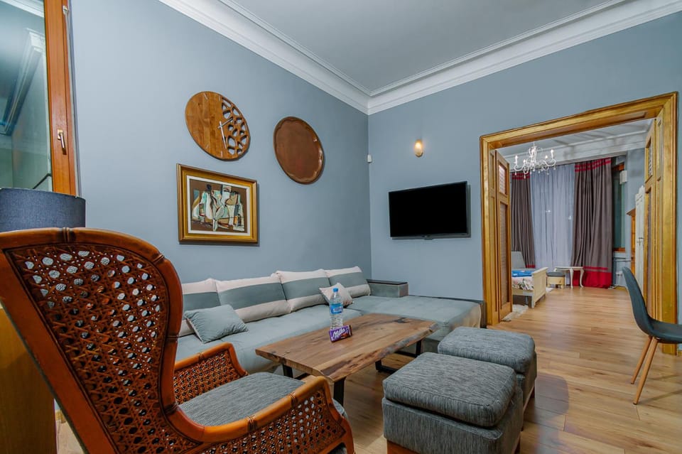 Communal lounge/ TV room, TV and multimedia, Living room, Seating area, Evening entertainment