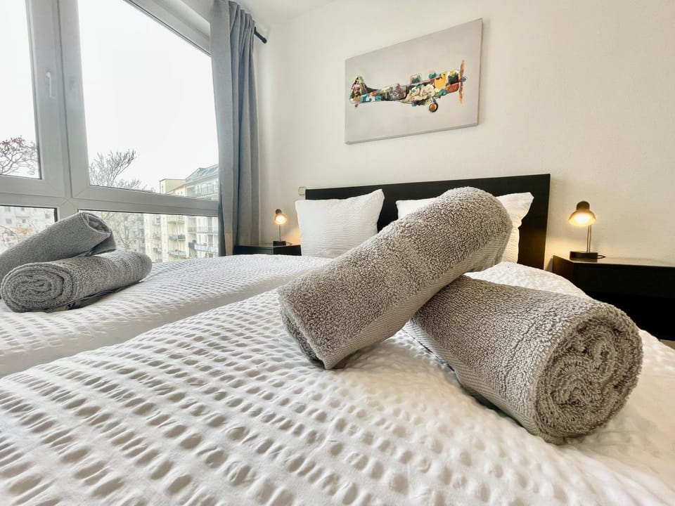 Bed, Photo of the whole room, Bedroom, towels