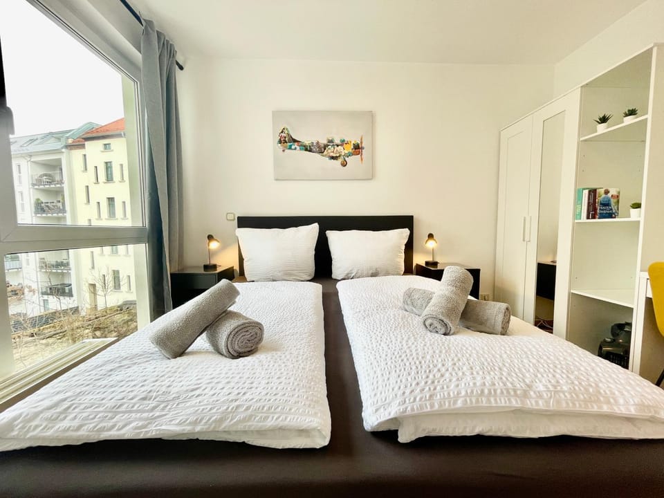 Bed, Photo of the whole room, Bedroom, towels