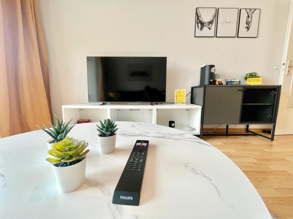 Communal lounge/ TV room, TV and multimedia, Evening entertainment, hair dresser