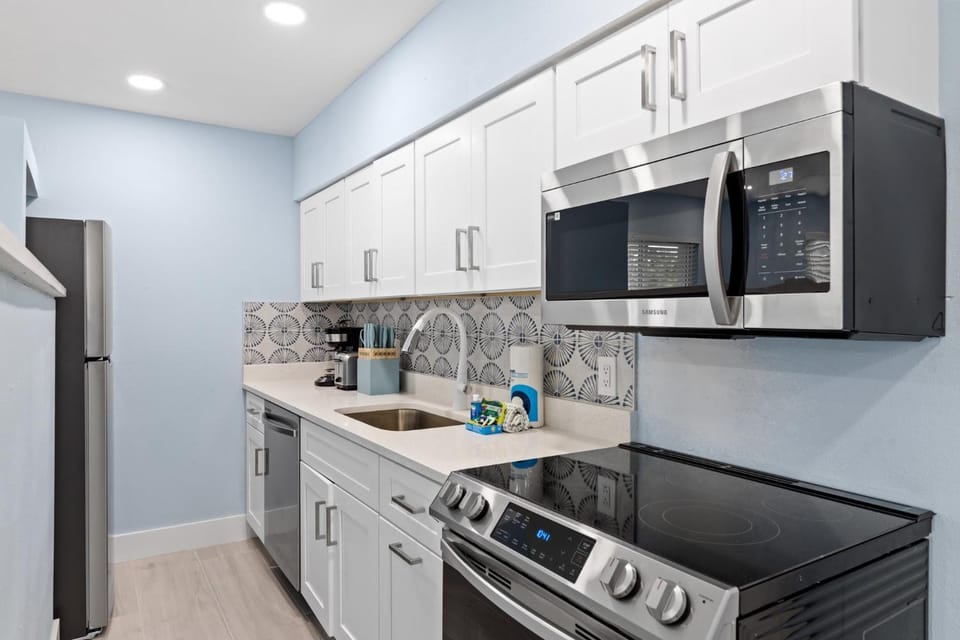 Caloosa Retreat- 2BR Cottage at Palmview Inn of Sanibel with Bikes House in Sanibel Island