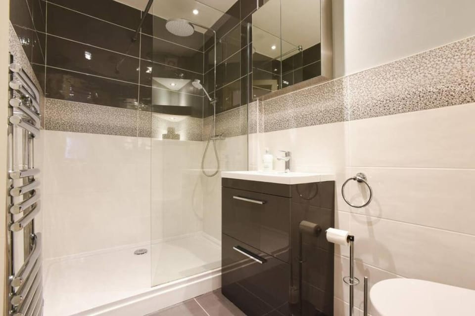 Air Maison - Secluded High End 2 Bedroom in Southsea FREE Parking House in Portsmouth