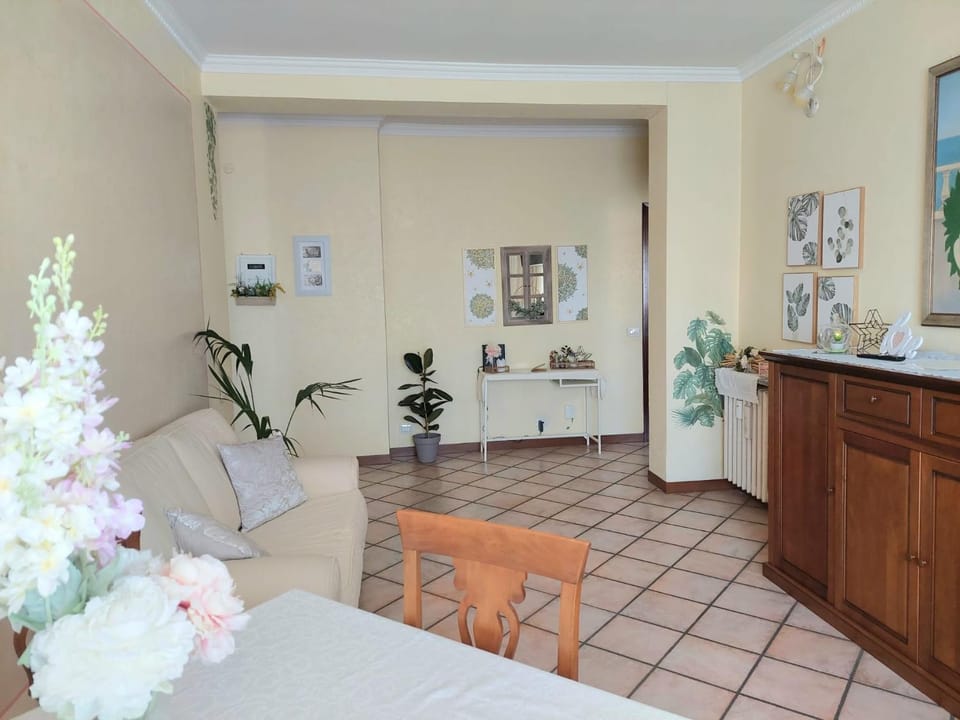 Living room, hair dresser