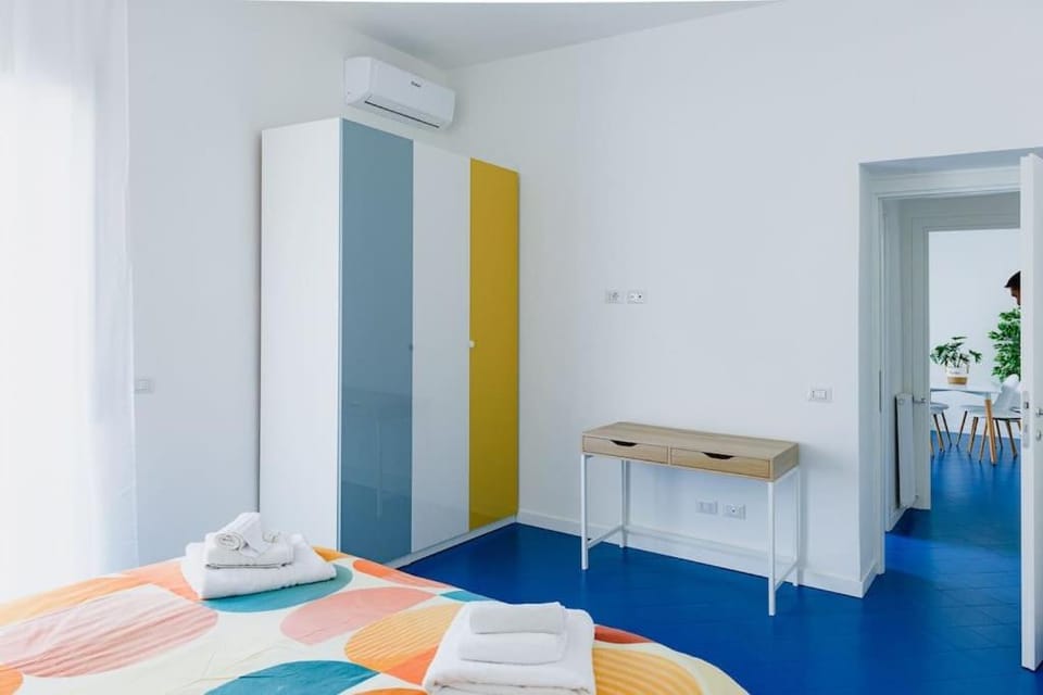 Bed, Photo of the whole room, Seating area, Bedroom, towels, wardrobe