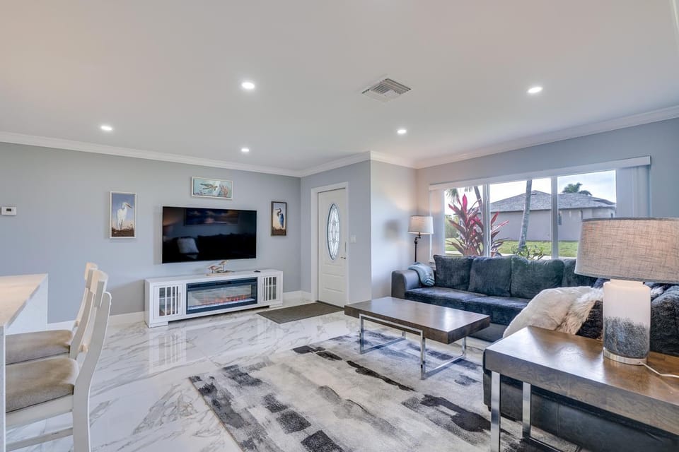 Serene Pine Island Getaway w/ Lanai & Game Room! House in St James City
