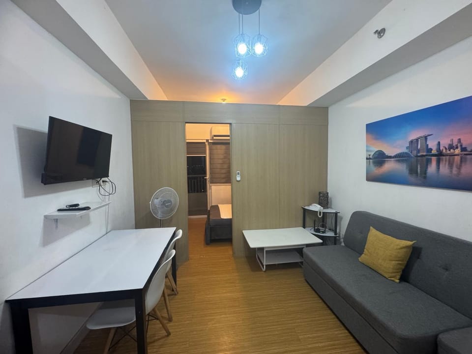Grace Residences Condotel Paris & Singapore Concept Near McKinley Apartment in Makati