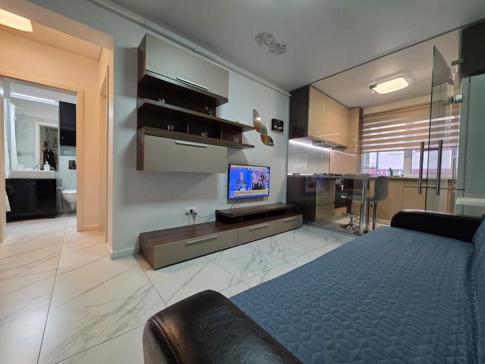 Communal lounge/ TV room, TV and multimedia, Living room, Seating area, Evening entertainment