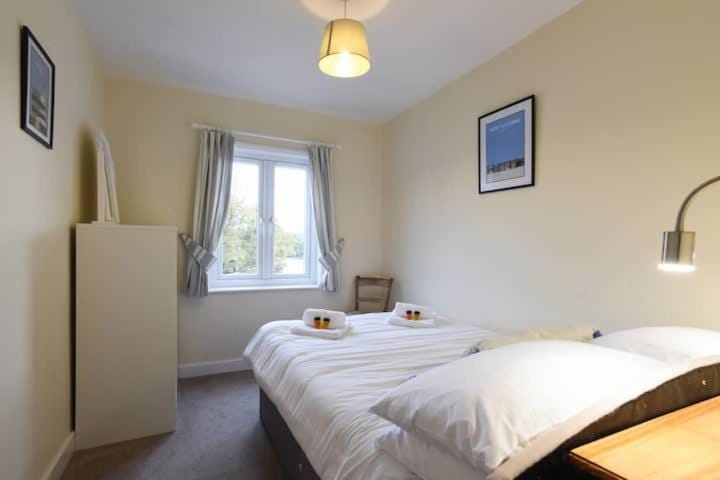 Breakfast With A View Free Parking and Water Access House in Fareham