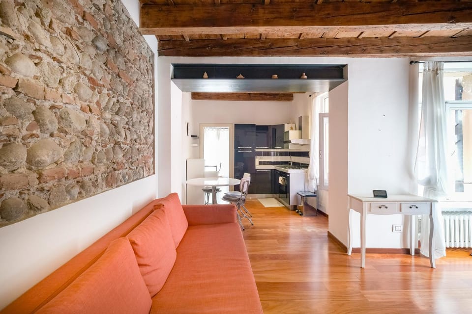 Living room, Photo of the whole room, Seating area