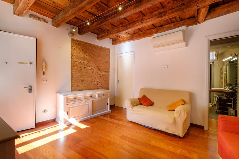 Living room, Seating area, air conditioner