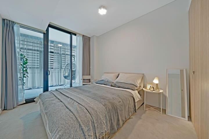 Stylish 1BR Entire CBD Apt 5 Minutes Train Station Apartment in Sydney