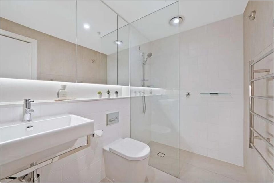 Stylish 1BR Entire CBD Apt 5 Minutes Train Station Apartment in Sydney
