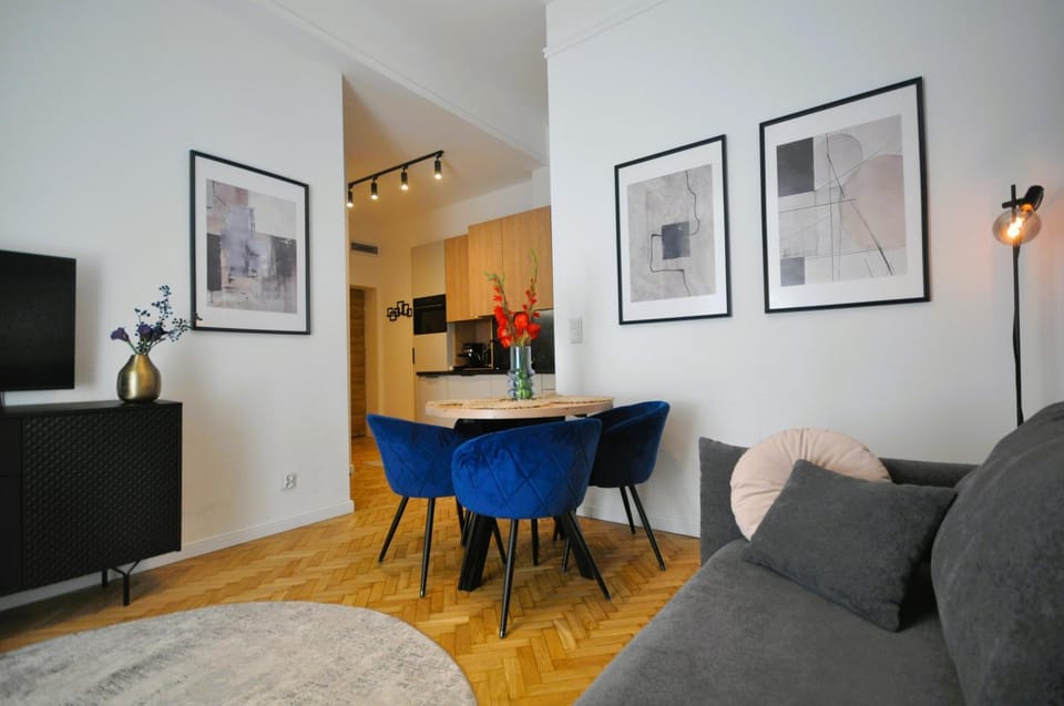 TV and multimedia, Kitchen or kitchenette, Living room, Dining area