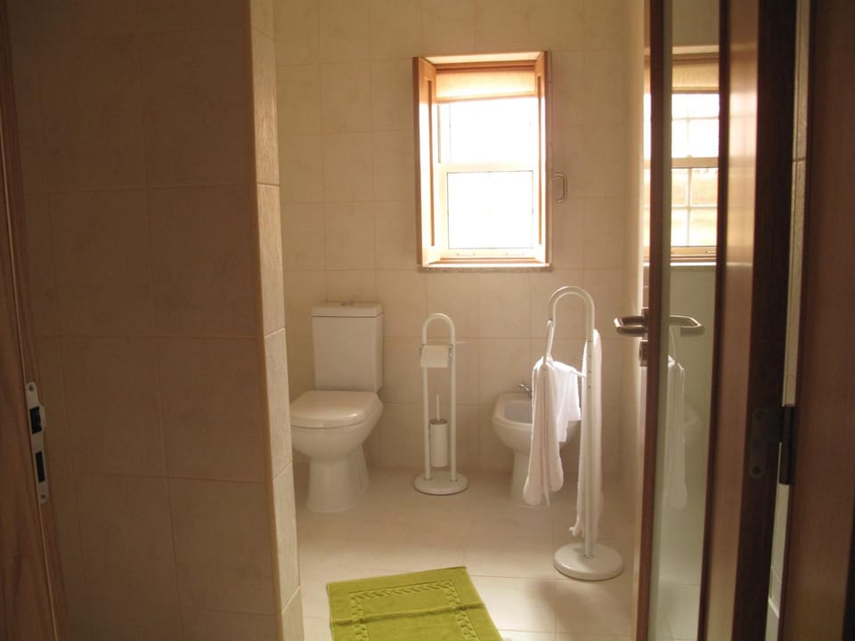 Shower, Toilet
