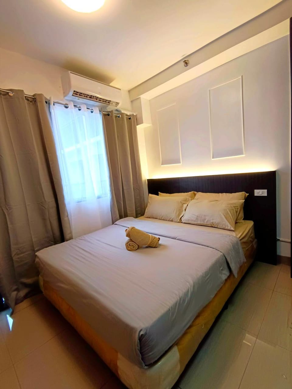 Bed, Bedroom, air conditioner