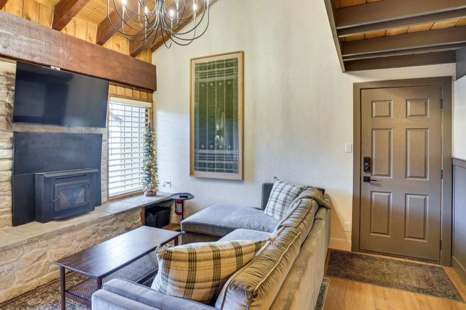 Mountain-View Condo in Brian Head w/ Private Sauna House in Brian Head