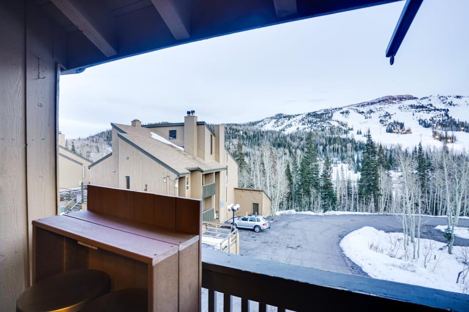 Mountain-View Condo in Brian Head w/ Private Sauna House in Brian Head