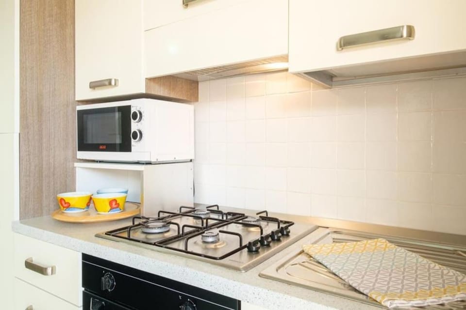 Kitchen or kitchenette, pet friendly, stove