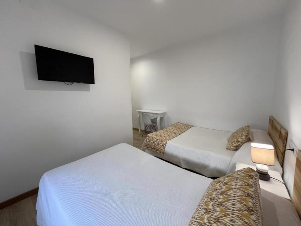 TV and multimedia, Photo of the whole room, Bedroom