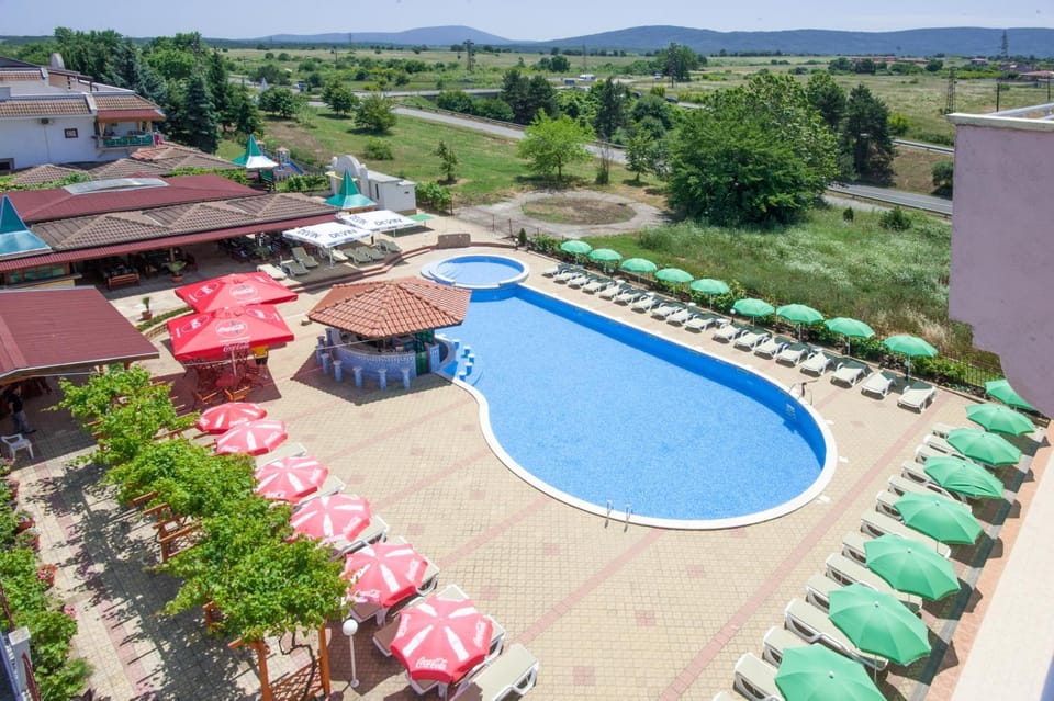 Natural landscape, Bird's eye view, Pool view, Swimming pool