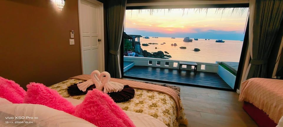 Natural landscape, View (from property/room), Balcony/Terrace, Photo of the whole room, Bedroom, Sea view