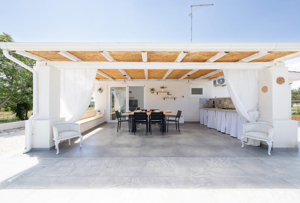 Patio, Day, Kitchen or kitchenette, Dining area