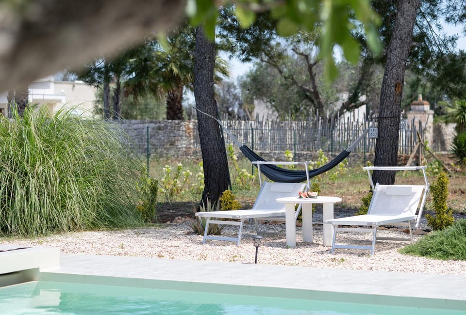 Garden view, Pool view, Swimming pool, sunbed
