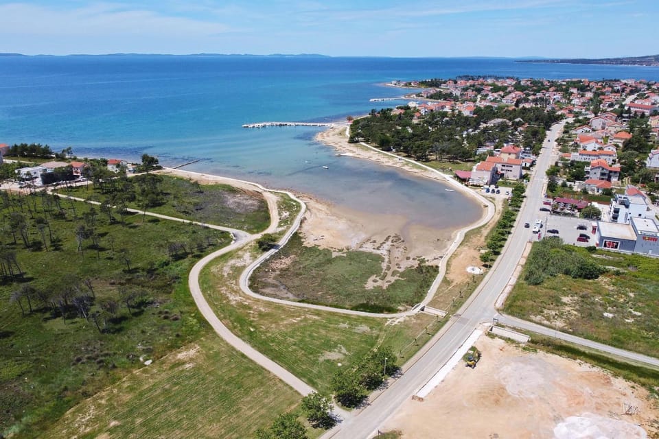 Neighbourhood, Beach
